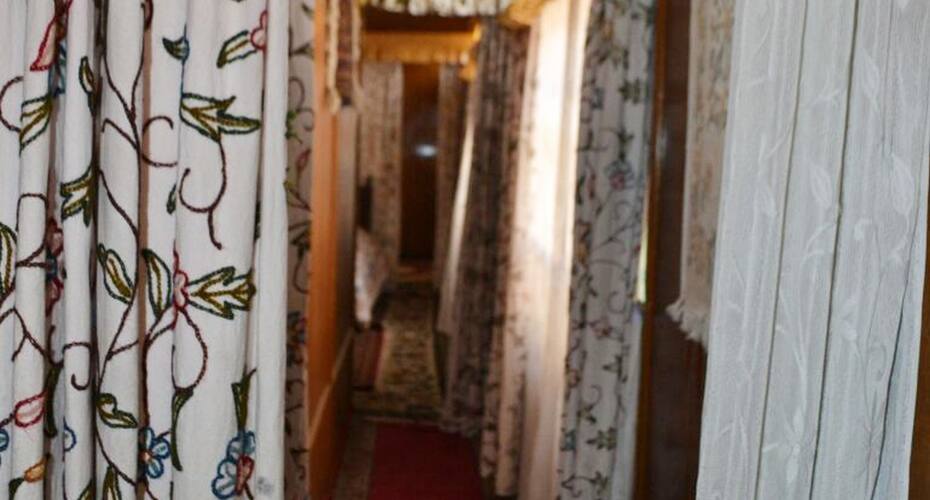 New Melbourne Houseboat, Srinagar 4